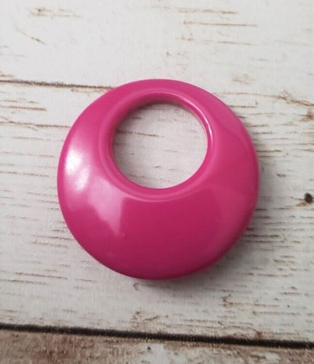 Vintage Pendant - Pink Tone Circle Slightly Over 1"